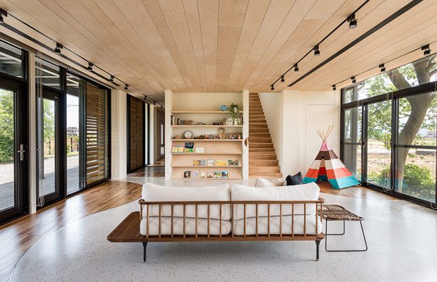Lý do nên ốp trần gỗ công nghiệp trong thiết kế nội thất