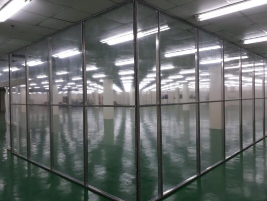 ứng dụng của tấm nhựa trong suốt làm vách ngăn