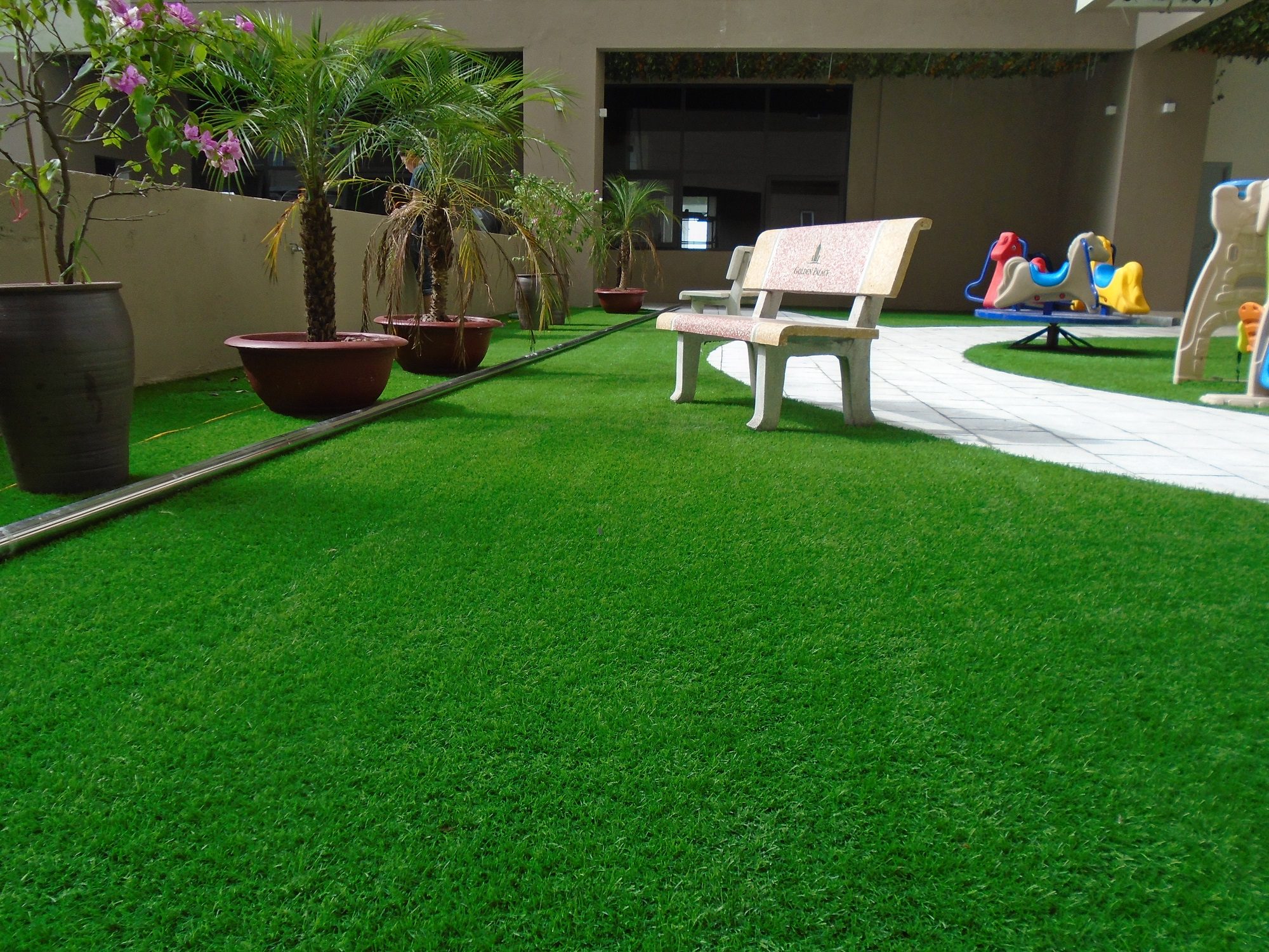thảm cỏ xanh nhân tạo  ứng dụng như  thế nào?