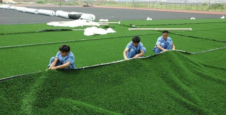 Cách lắp đặt và bảo dưỡng thảm cỏ sân golf.